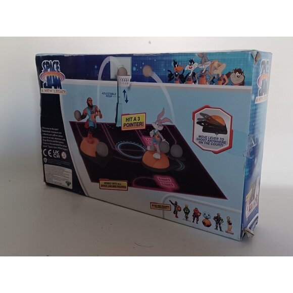 Space Jam A New Legacy - Gametime Playset with Lebron and Bugs Bunny Figurines - Picture 4 of 11